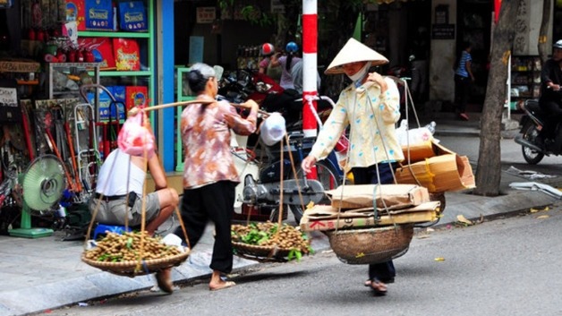 Gánh hàng rong trên phố | Người Hà Nội | 22/06/2025