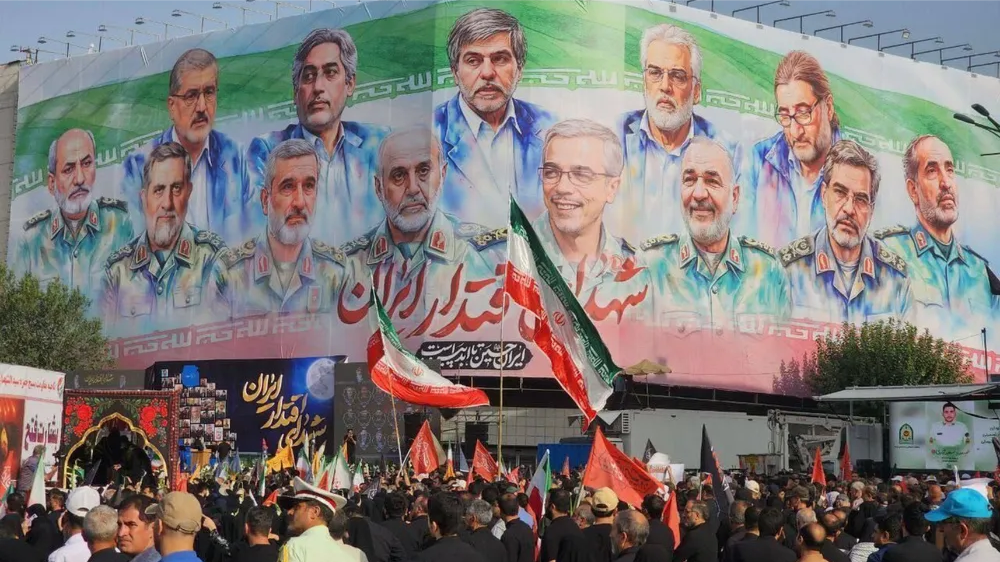 Iran đưa tang các tướng lĩnh và nhà khoa học hạt nhân