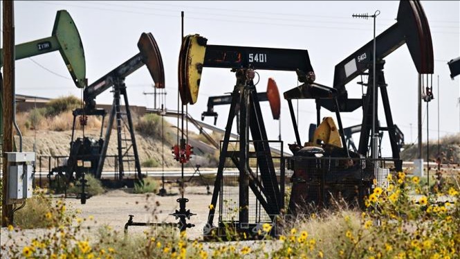 Giá dầu thế giới ghi nhận tháng tăng thứ hai liên tiếp