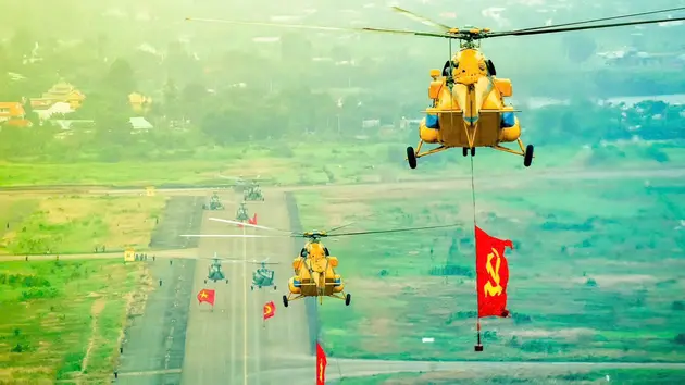 Màn biểu diễn mãn nhãn của lực lượng không quân Việt Nam