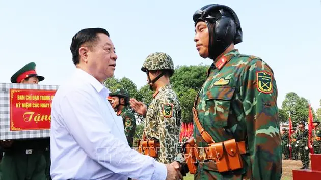 Đoàn công tác Trung ương thăm, động viên lực lượng tham gia diễu binh