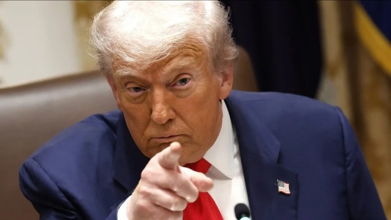 Ông Trump đe dọa áp thuế 50% với máy bay Canada